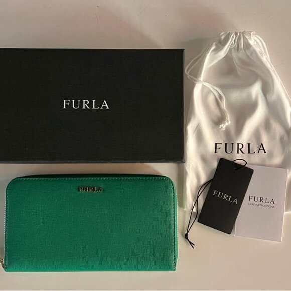 Furla extra large zip around leather wallet. Brand new with tags in box - Picture 5 of 5